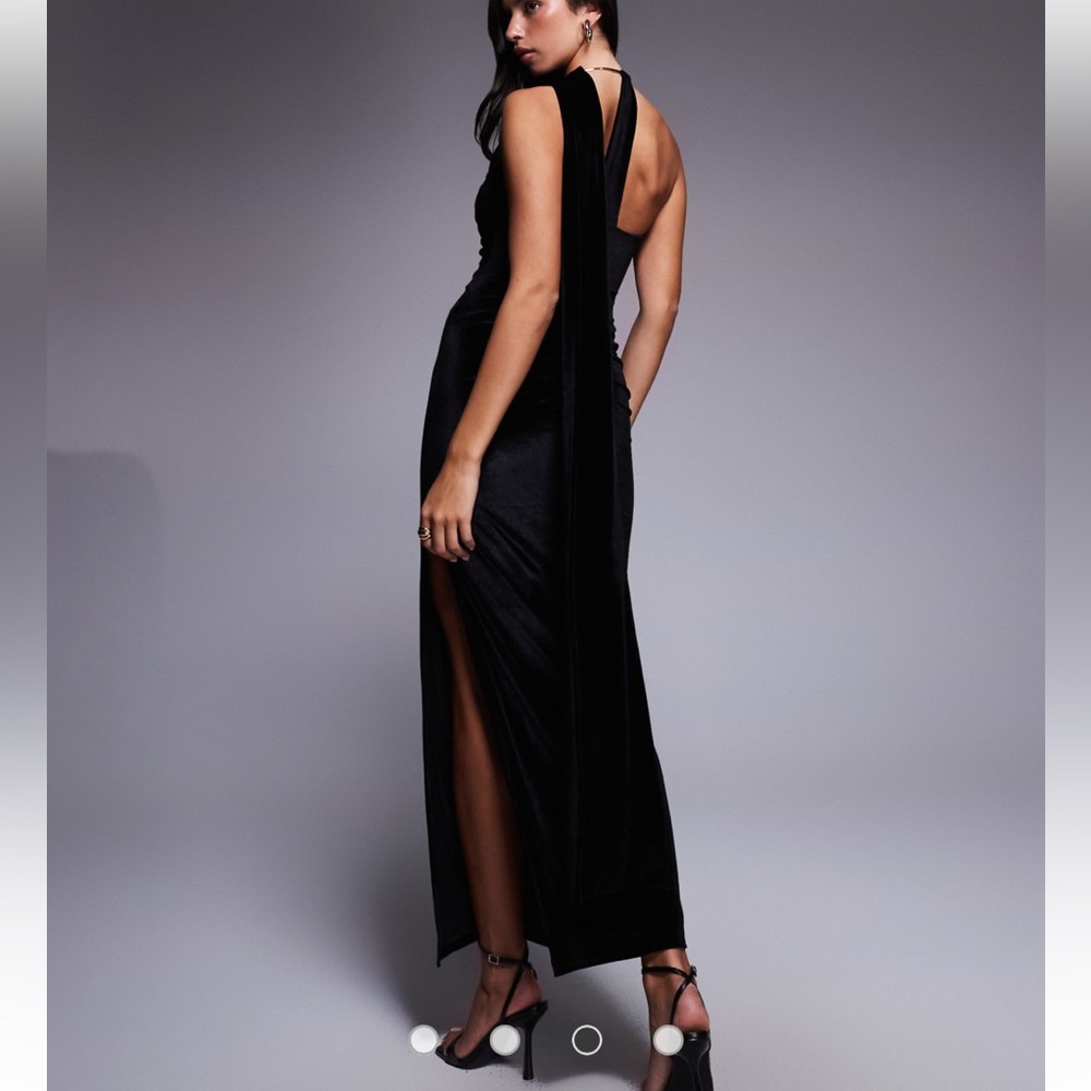 ASOS DESIGN halter neck drape maxi with gold tone neck - Picture 4 of 5